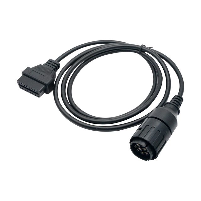 Opgerolde zwarte adapterkabel voor BMW-motorfietsen, met aan het ene uiteinde een ronde 10-polige stekker en aan het andere een 16-polige OBD2-aansluiting