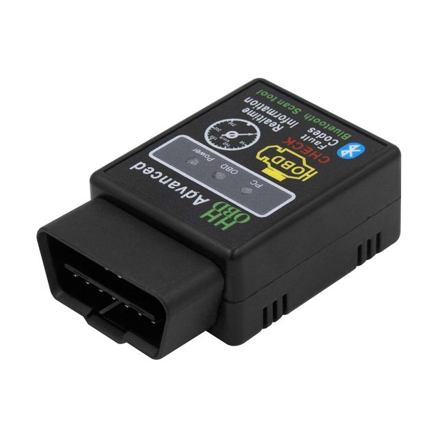 Zwarte ELM327 Bluetooth-adapter schuin gefotografeerd, met de 16-polige OBD2-stekker op de voorgrond