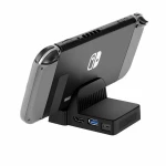 Vista lateral del mini dock portátil para Nintendo Switch con diseño ligero