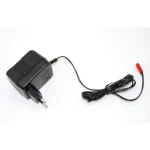 Vista frontal del helicóptero teledirigido M-1 V2 rojo