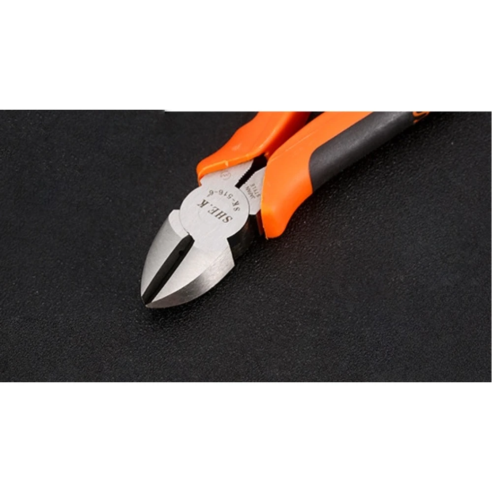 Vista lateral de alicates SK-516 173mm con mango ergonómico antideslizante