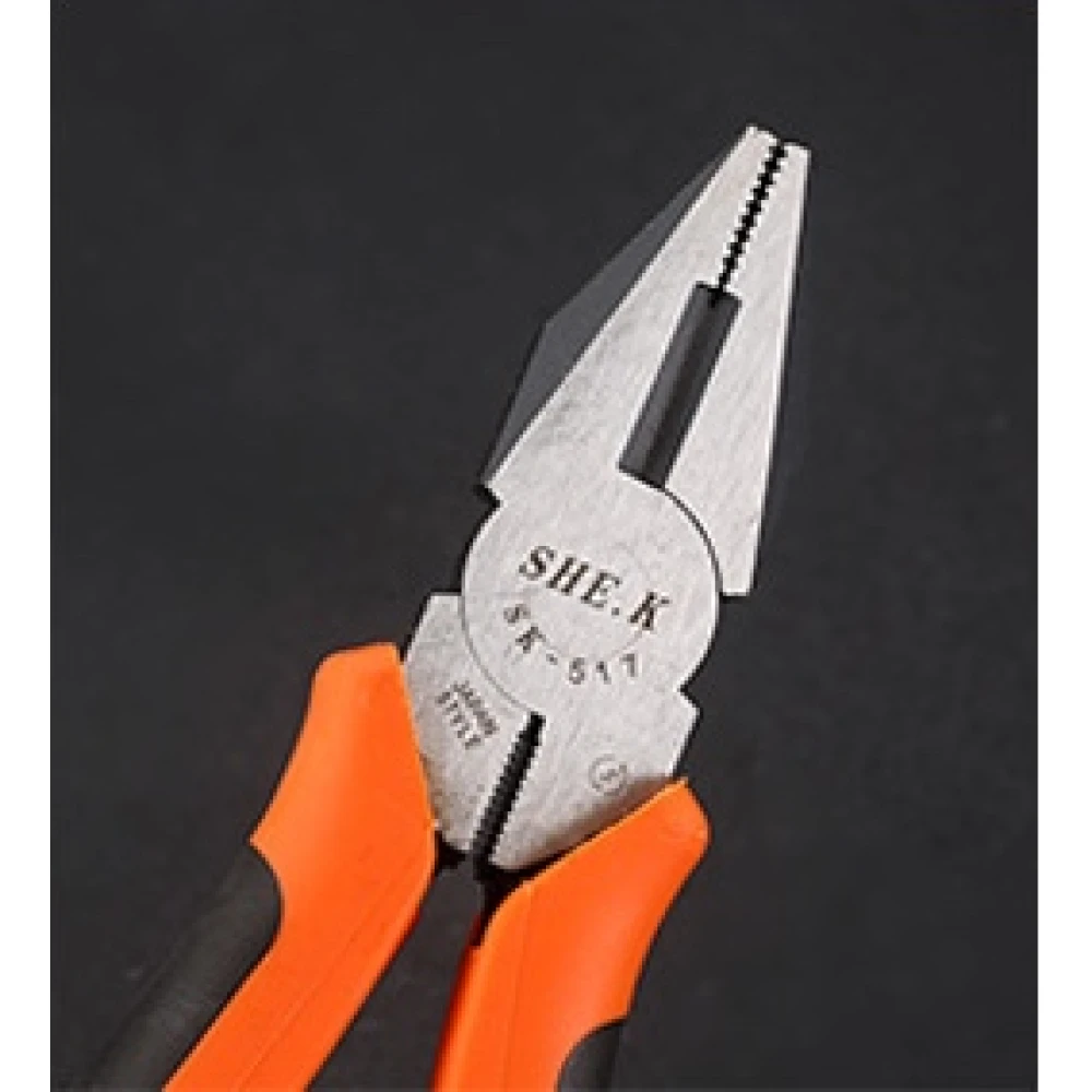 Vista frontal de los alicates combinados SK-517 de 192 mm