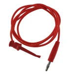 Detalle de conector banana 4mm y gancho en cable de prueba rojo Satkit