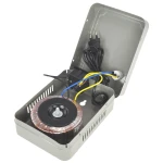 Transformador montado en pared con orificios para fijación