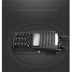 Detalle del altavoz y teclas grandes del Walkie Talkie Baofeng UV82